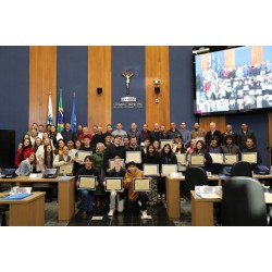Câmara Municipal de SJP homenageia jovens parlamentares do período 2023/2024